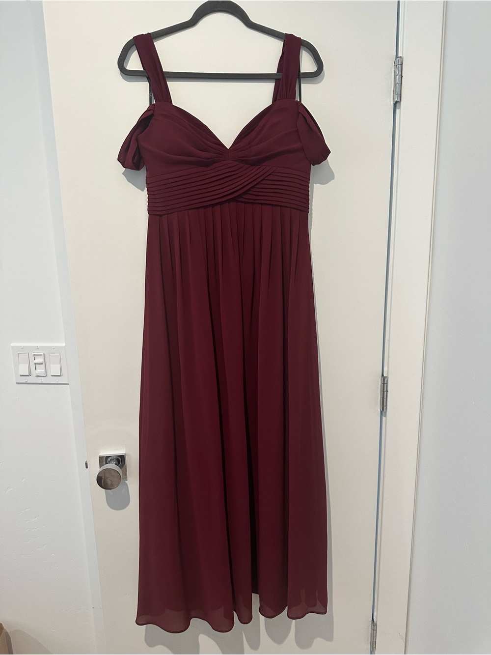 Lulu’s Off the Shoulder Burgundy Bridesmaid Formal Dress - Size M